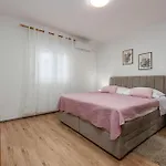 度假居 Four-bedroom In *