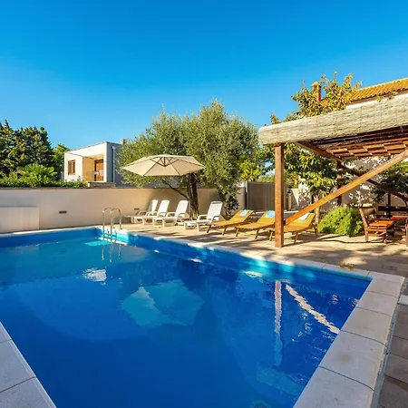 Gorgeous In With Outdoor Swimming Pool