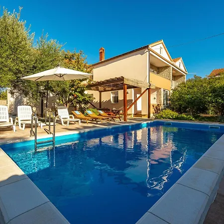 Holiday home Gorgeous In With Outdoor Swimming Pool