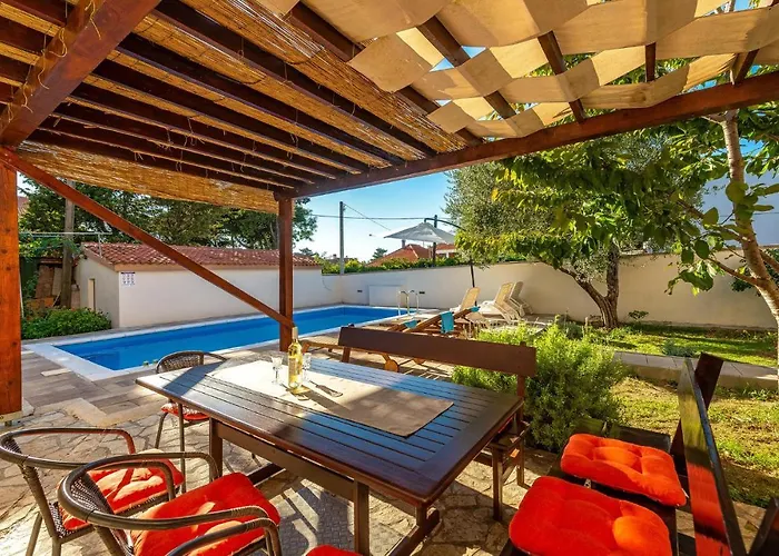 Casa de Férias Four-bedroom In Vrsi