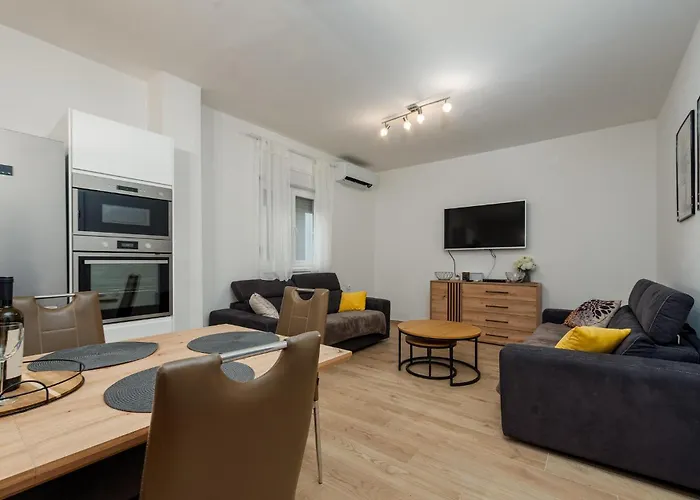 Four-bedroom In Vrsi