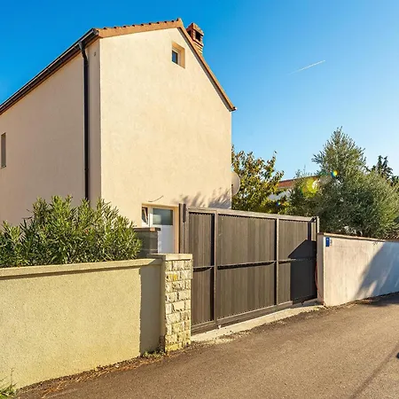 بيت للعطل Four-bedroom In فرسي
