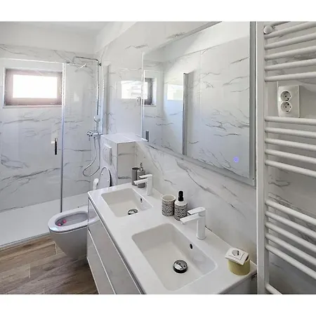 Gorgeous In With Outdoor Swimming Pool * Vrsi