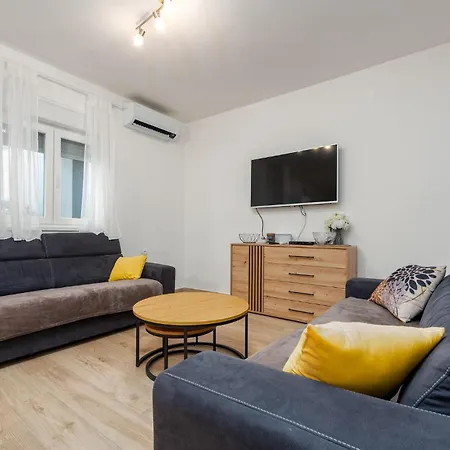 بيت للعطل Four-bedroom In *