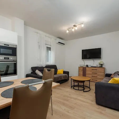 Four-bedroom In فرسي