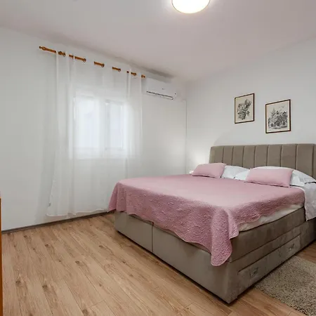 بيت للعطل Four-bedroom In *