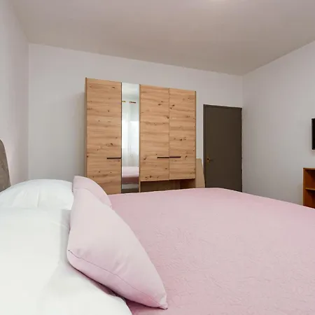 Four-bedroom In بيت للعطل *
