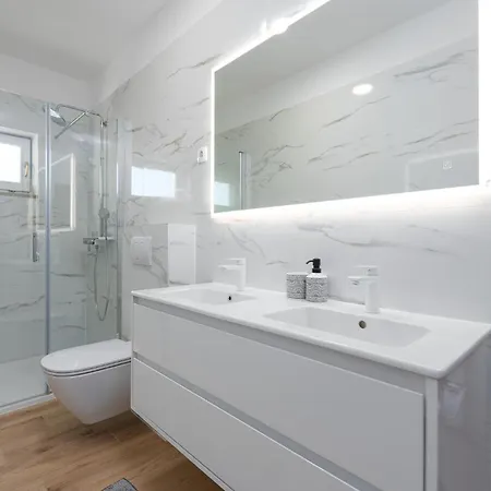 Four-bedroom In بيت للعطل *