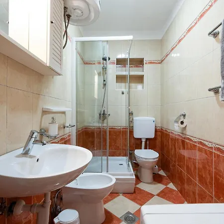 Four-bedroom In بيت للعطل *